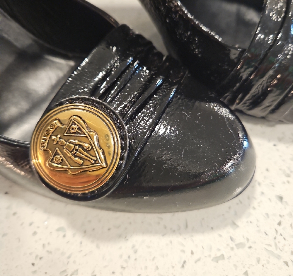 Gucci Black Heels with Gold Emblem - Picture 4 of 14